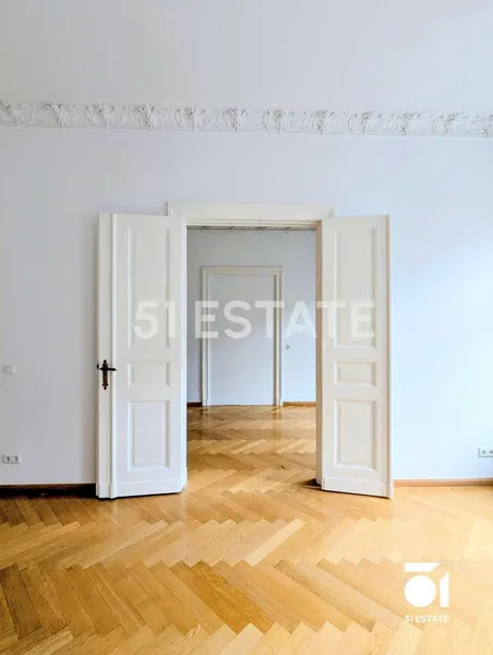 Großzügige 5-Zimmer-Altbauwohnung mit 4 Schlafzimmern und Balkon nahe Ku’damm — photo 1